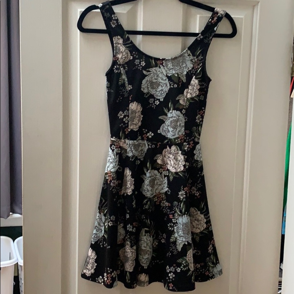 Women’s flower print, black dress